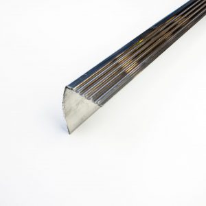STAIR NOSING 32x3245M ALUMINUN POLISHED GRILLED 3000MM