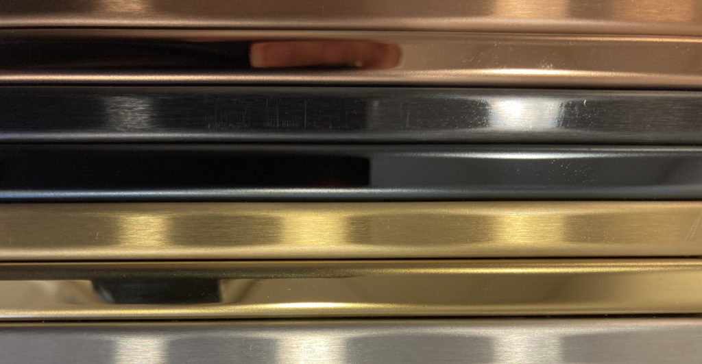 Laattakulmalistoja eri väreissä