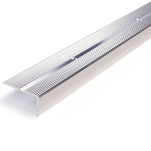 TRAPPKANTLIST MED SKRUV 42X22MM KROM ANODISERAD RÄFFLAD 1000MM